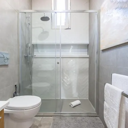 Wonderful Brand New Belem - A Few Steps Away From The River! *